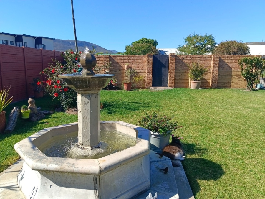 3 Bedroom Property for Sale in Sandbaai Western Cape